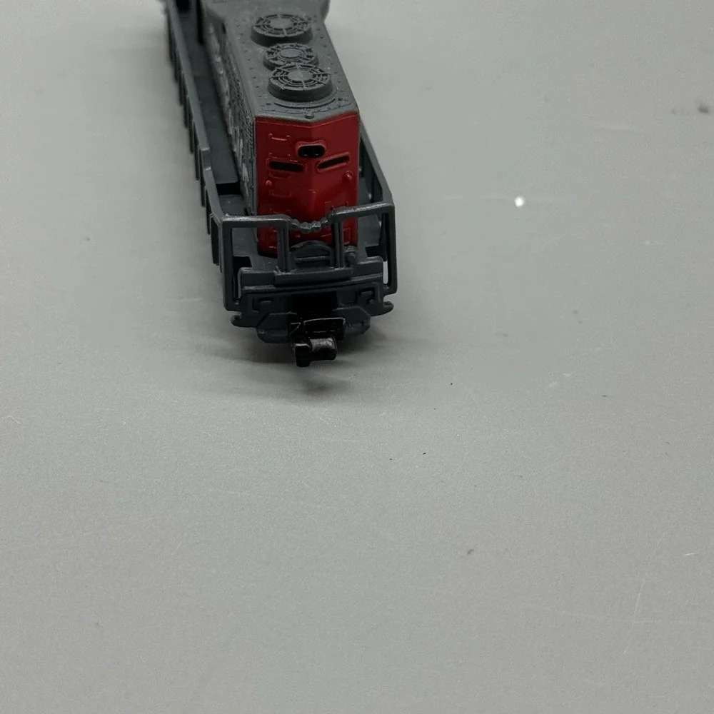 N Scale Southern Pacific Diesel Locomotive #9725 DC Analog 2-Rail B-B Gray Untes